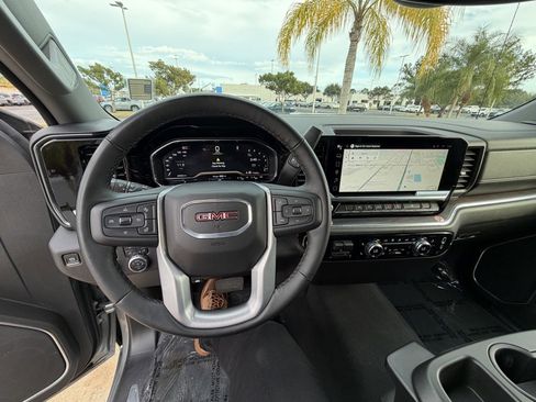 Used 2025 GMC Sierra 1500 SLT image 2