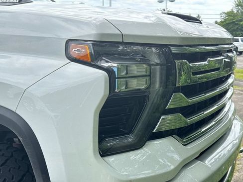 Used 2024 Chevrolet Silverado 3500 High Country w/ High Country Premium Package AWD/4WD image 3