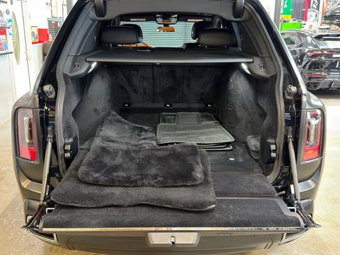 Used 2025 Rolls-Royce Cullinan image 36
