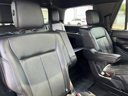 Used 2020 Ford Expedition XLT w/ Equipment Group 202A AWD/4WD image 20