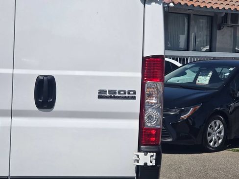 Used 2024 RAM ProMaster 2500 w/ Convenience Group FWD image 8