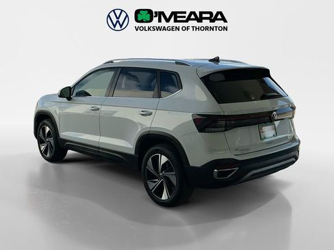 Certified 2025 Volkswagen Taos SE w/ Panoramic Sunroof Package image 3
