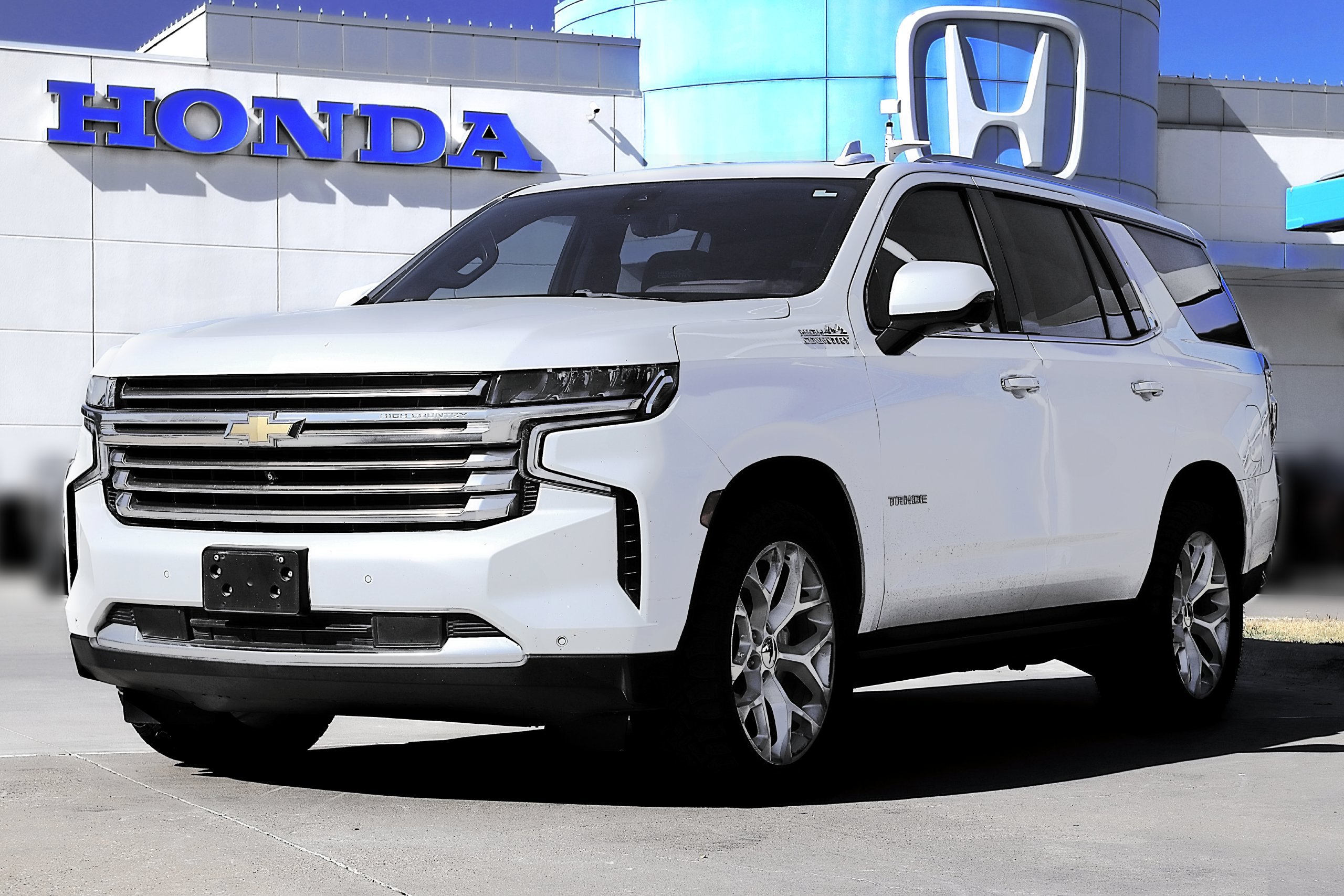Used 2021 Chevrolet Tahoe High Country w/ Premium Package AWD/4WD image 1