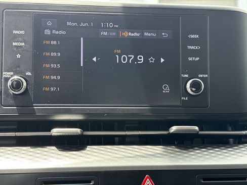 Used 2022 Kia Carnival LX FWD image 28