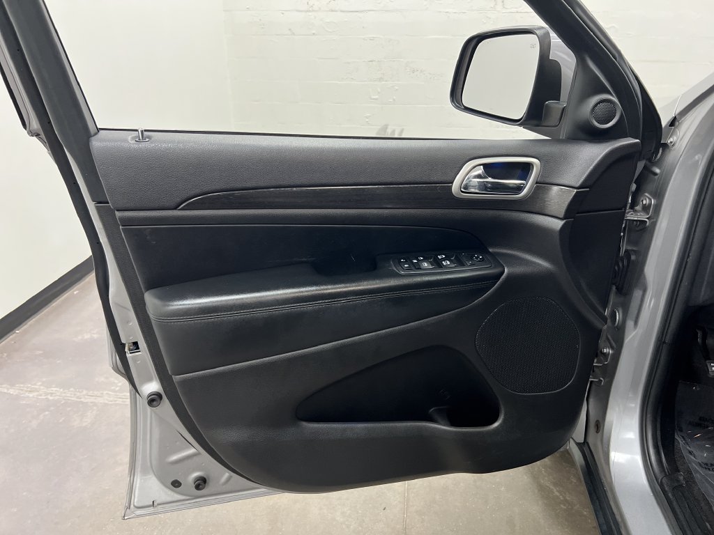 Used 2018 Jeep Grand Cherokee Laredo RWD image 11