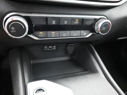 Used 2025 Nissan Altima 2.5 SV FWD image 11