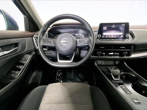 Used 2023 Nissan Rogue SV FWD image 4