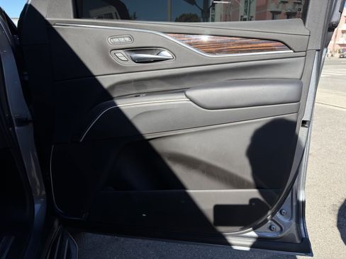 Used 2022 Cadillac Escalade Premium Luxury image 31
