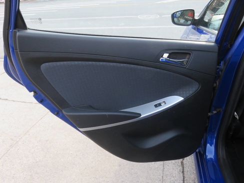 Used 2014 Hyundai Accent SE w/ Option Group 3 FWD image 25