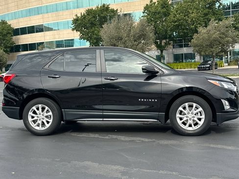 Used 2020 Chevrolet Equinox LS FWD image 3