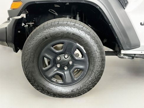 Used 2025 Jeep Wrangler Sport AWD/4WD image 11
