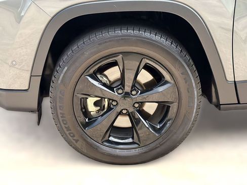 Used 2023 Jeep Cherokee Altitude Lux AWD/4WD image 12