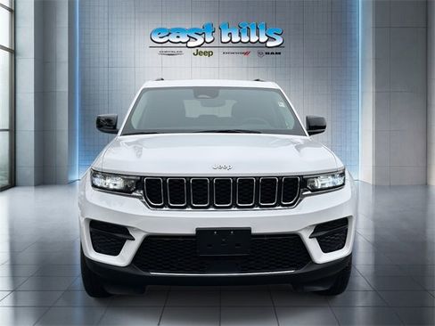 Certified 2024 Jeep Grand Cherokee Laredo X image 8