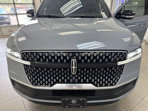 Used 2025 Lincoln Navigator Reserve AWD/4WD image 24