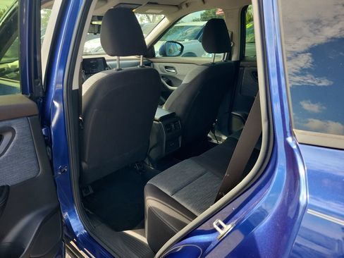 Used 2023 Nissan Rogue SV FWD image 9