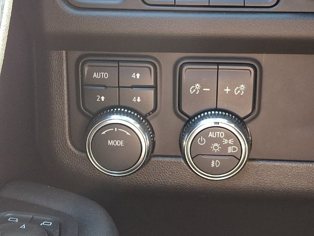Used 2024 GMC Yukon AT4 w/ Technology Package AWD/4WD image 30