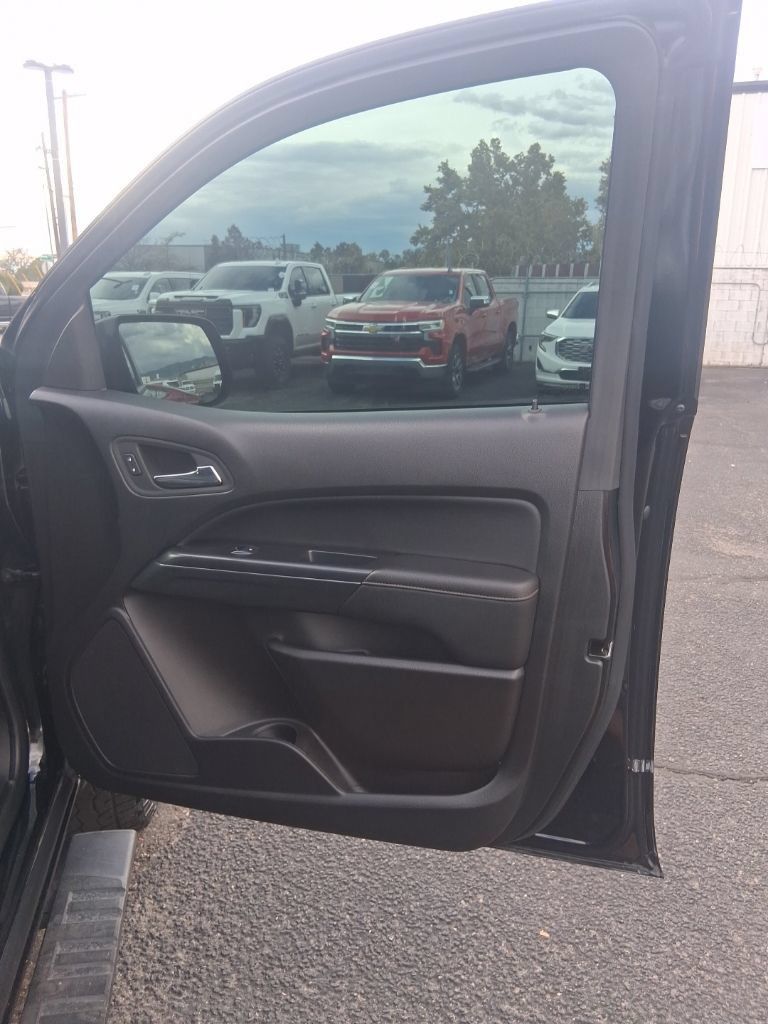 Used 2022 GMC Canyon AT4 w/ Trailering Package AWD/4WD image 10