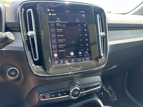 Certified 2026 Volvo XC40 B5 Plus AWD/4WD image 22