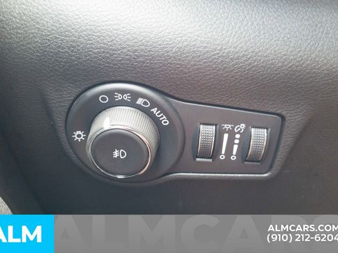 Used 2024 Jeep Compass Latitude image 31