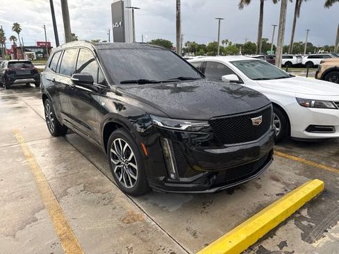 Used 2021 Cadillac XT6 Sport AWD/4WD image 2