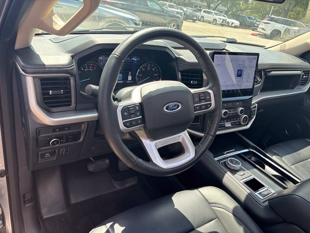 Used 2024 Ford Expedition XLT RWD image 13