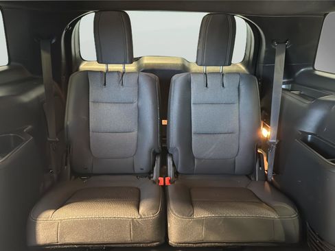 Certified 2018 Ford Explorer XLT w/ Equipment Group 201A AWD/4WD image 17