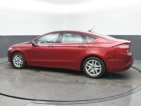 Used 2016 Ford Fusion SE image 3