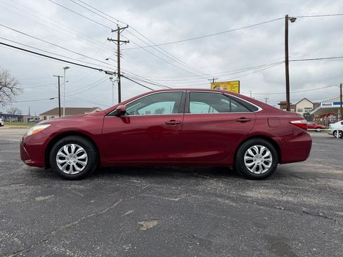 Used 2016 Toyota Camry LE image 8