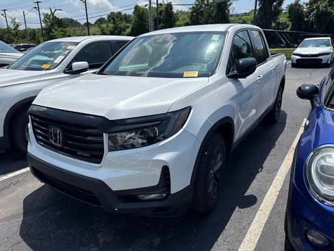 Used 2023 Honda Ridgeline Sport image 2