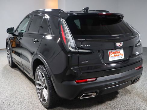 Used 2022 Cadillac XT4 Sport image 9