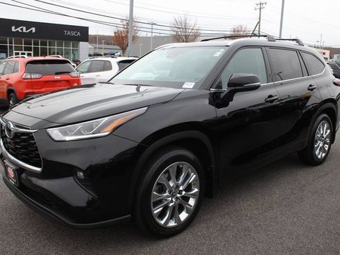 Used 2024 Toyota Highlander Limited image 2