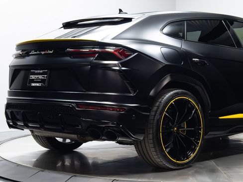 Used 2022 Lamborghini Urus image 18