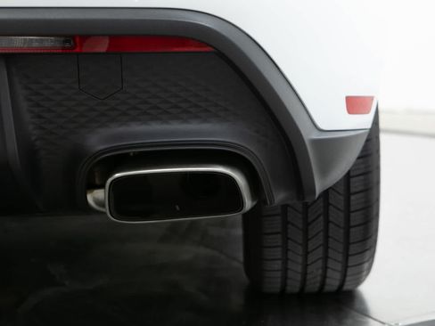 Certified 2025 Porsche Macan AWD/4WD image 37