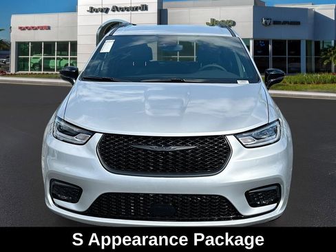 New 2026 Chrysler Pacifica Select w/ S Appearance Package image 2