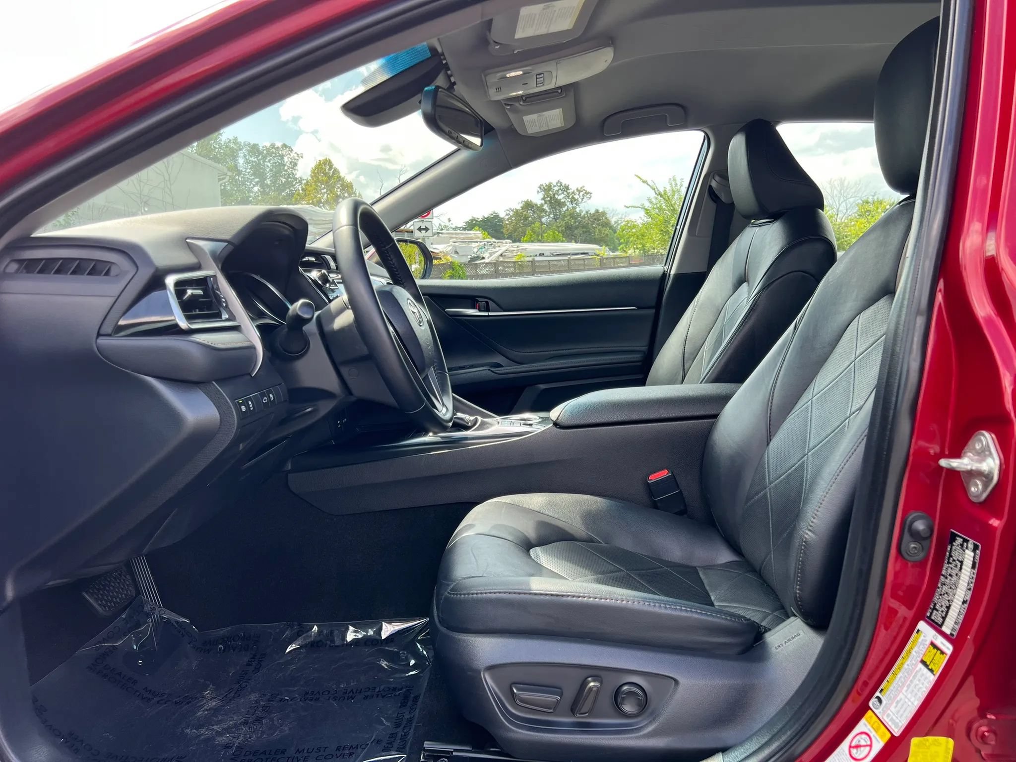 Used 2018 Toyota Camry XLE FWD image 14