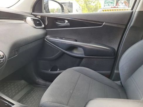 Used 2019 Kia Sorento AWD V6 image 20
