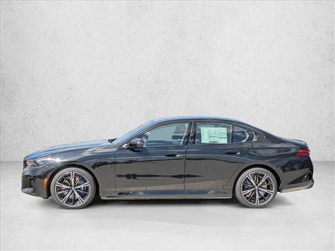 Used 2027 BMW 550e xDrive w/ Executive Package AWD/4WD image 5