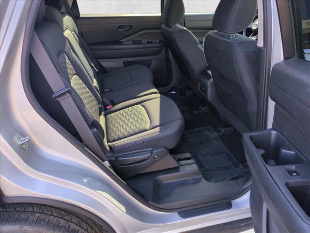 Used 2024 Nissan Pathfinder SV AWD/4WD image 20
