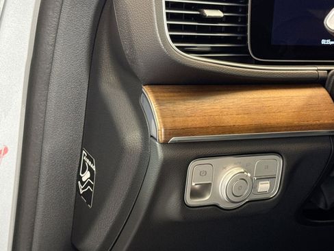 Certified 2025 Mercedes-Benz GLE 350 4MATIC w/ Winter Package image 10