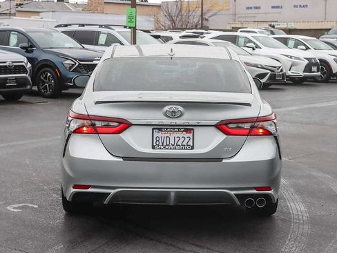 Used 2021 Toyota Camry SE image 3