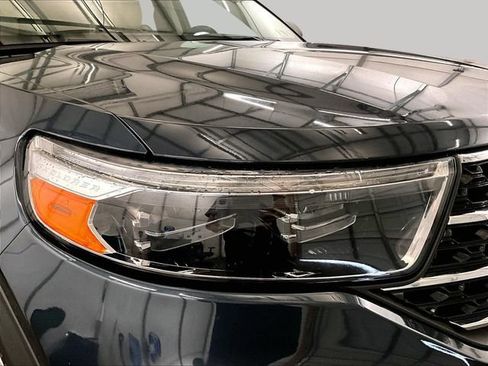Used 2022 Ford Explorer XLT w/ Equipment Group 202A AWD/4WD image 28