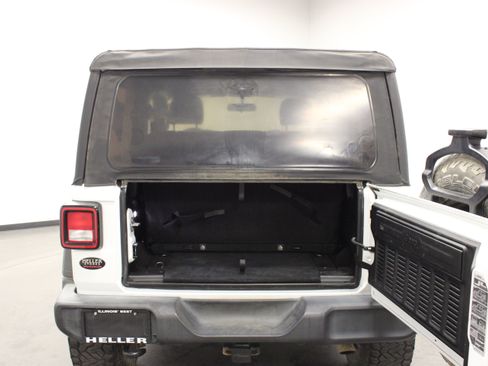 Used 2018 Jeep Wrangler Sport AWD/4WD image 14