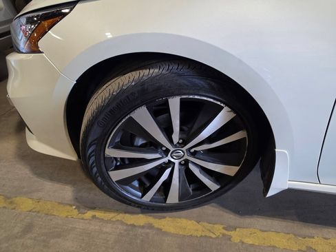 Used 2021 Nissan Altima 2.5 Platinum AWD/4WD image 3