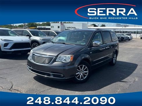 Used 2014 Chrysler Town & Country Touring-L FWD image 1