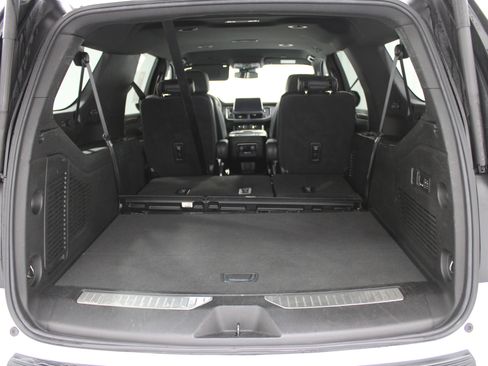 Used 2023 Chevrolet Suburban Premier image 23