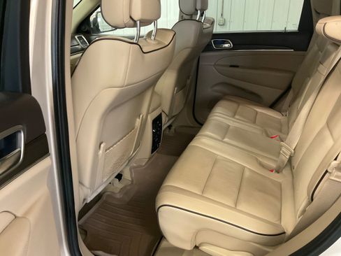 Used 2014 Jeep Grand Cherokee Overland w/ Advanced Technology Group image 23