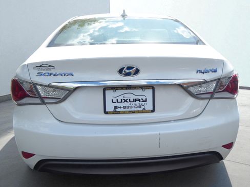 Used 2015 Hyundai Sonata Hybrid image 10