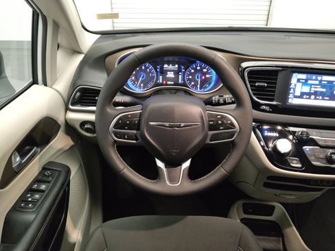 Used 2024 Chrysler Voyager LX FWD image 22