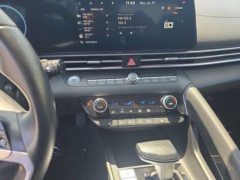 Used 2025 Hyundai Elantra SEL FWD image 14