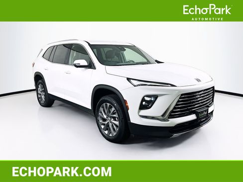 Used 2025 Buick Enclave Preferred image 1